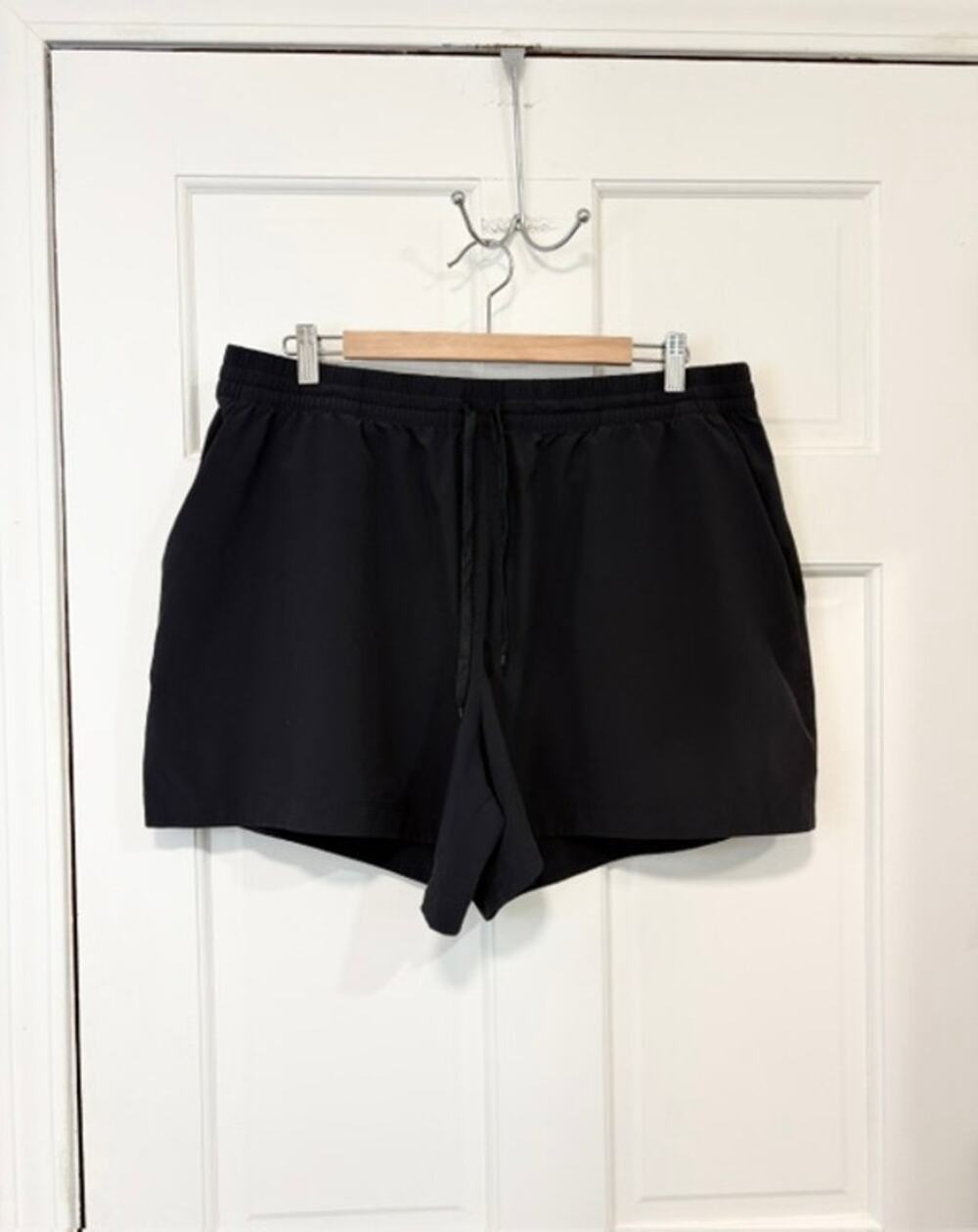 Patagonia Fleetwith Shorts Women's XL Black 5" Elastic Waist Pockets 57400